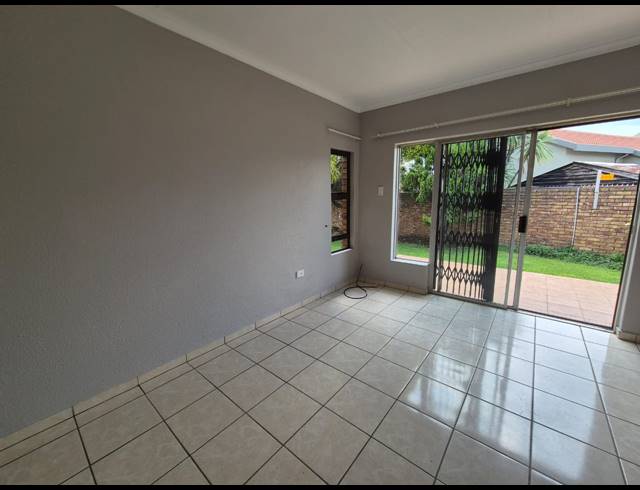 3 BEDROOM TOWNHOUSE FOR SALE IN VANDERBIJLPARK SE 3